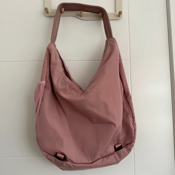 ✨ Amazon Gym Tote - Picture 7 of 8